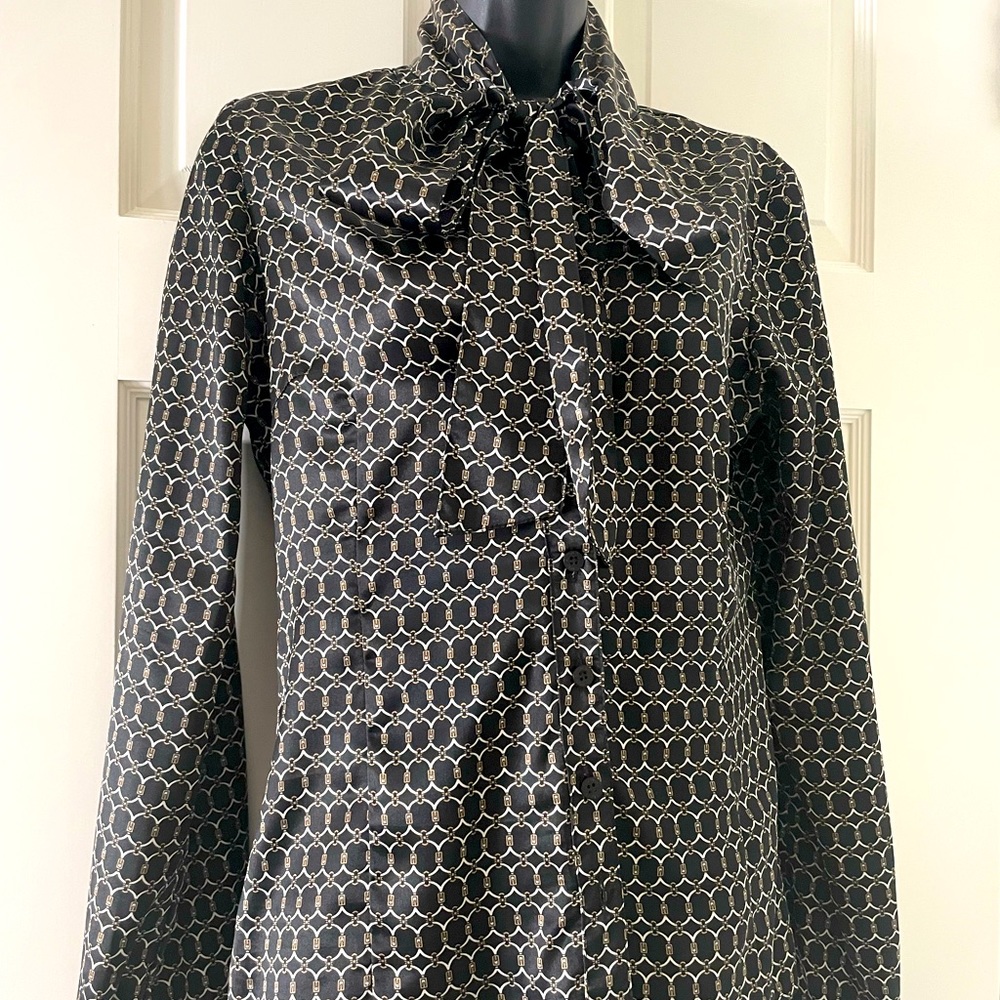 Buffalo chain link neck tie blouse